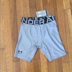 NWT Under Armour Heatgear Grey Youth M Fitted Compression Shorts